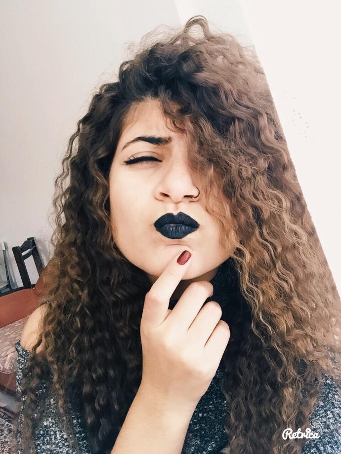 Sizce esmere siyah ruj yakışırmı?