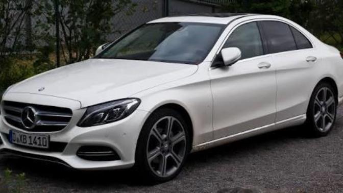 Mercedes C mi Bmw 3 mü Audi A4 mü Jaguar XE mi? Sizce hangisi?