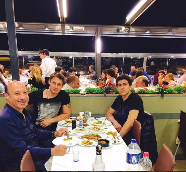 Seda onur aşkı dışarıdada devam eder mi ayrıca şu anda sevgililer?