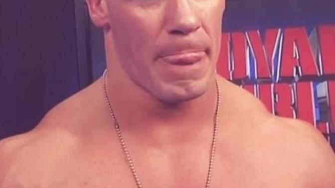 Sizce John Cena saçı nasıl?