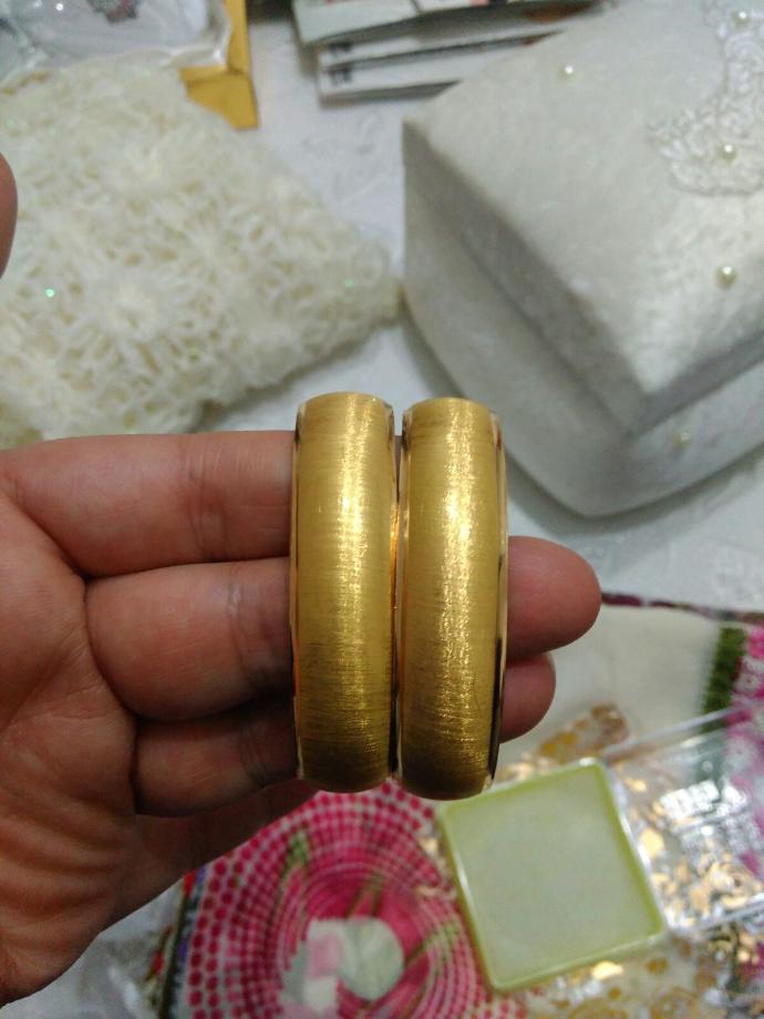 Hangi bilezik modeli güzel sizce lütfen yardımcı olur musunuz?