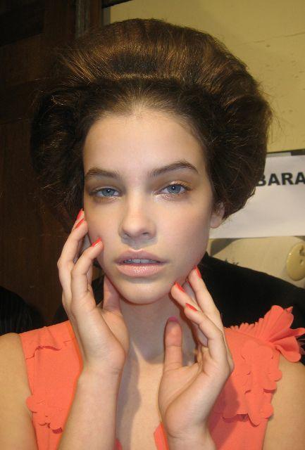 Barbara Palvin'in gerçekte çirkin olması ve ergenler tarafından fazla şişirilmesi hakkında ne düşünüyorsunuz?