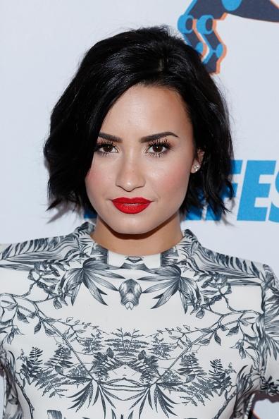 Demi Lovato makyajlı mı makyajsız mı daha güzel?