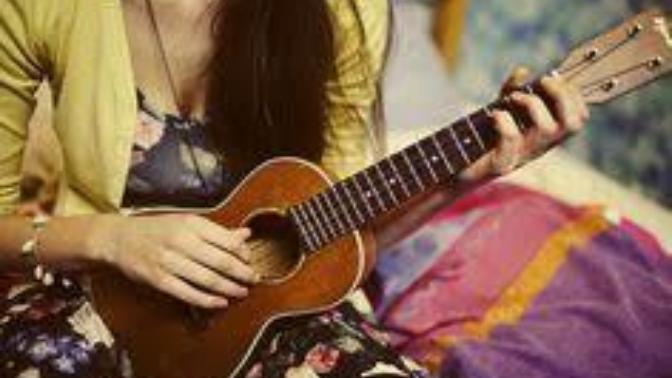 Ukulele çalan varmı? Kolaymı? (resimli)?