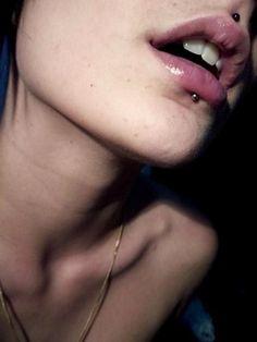 Üst ve alt dudağa piercing hakkında ne düşünüyorsunuz?