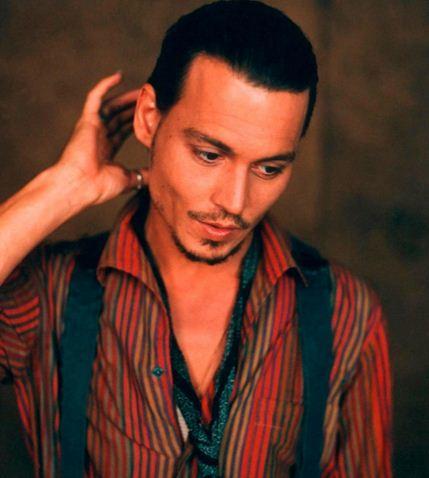 Johnny Depp e burdaki modellerden hangisi en iyi yakışıyor?