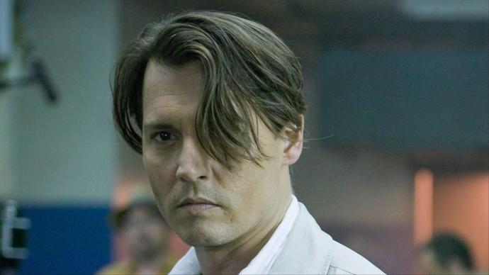 Johnny Depp e burdaki modellerden hangisi en iyi yakışıyor?