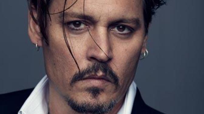 Johnny Depp e burdaki modellerden hangisi en iyi yakışıyor?