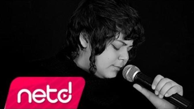 Feray zeydan bu şarkısınin anlamı nedir lütfen acil yardım ne olur sözler ve şarkı soruda. Kız yolladı ne demek istedi?