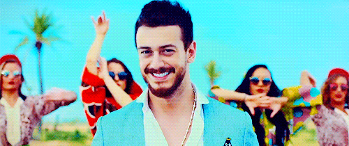 Beni Saad Lamjarred'e aşırı benzetiyorlar. Sizce yakışıklı mı?