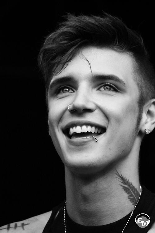andy biersack tanıyanlar??
