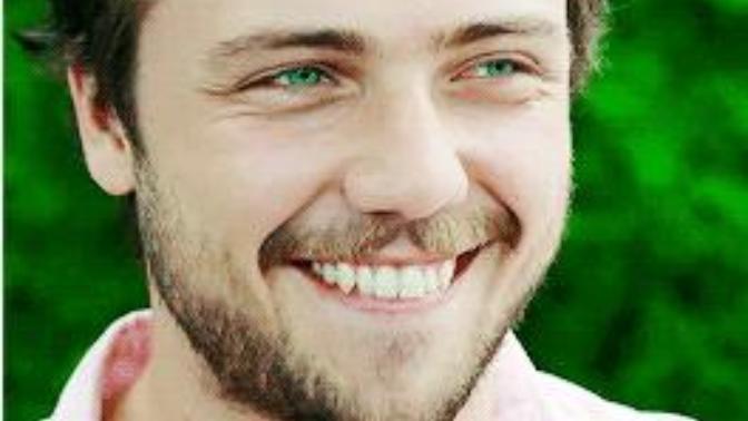 Sizce tolga sarıtaş yakışıklı mı?