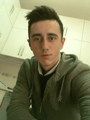 Benim fotoğrafıma Gerçekçi mavi göz efekti verebilir misiniz ?