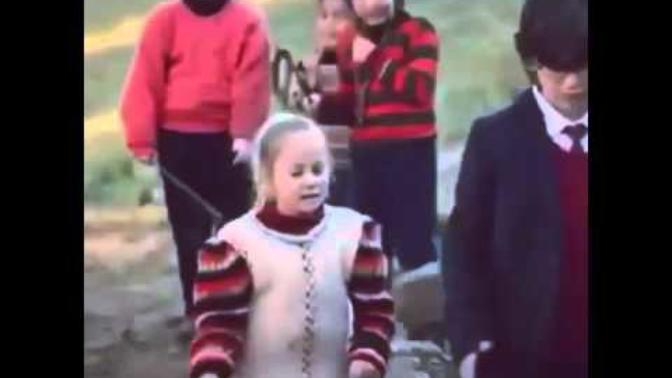 Dünya da gördüğüm en güzel gözler seninkiler , evlenicem ben seninlen. Desem?