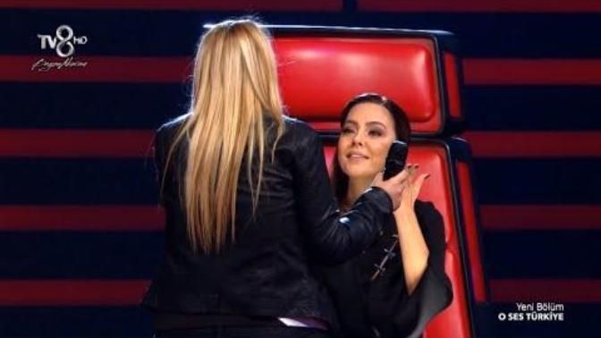 Ebru Gündeş'in Sesi Hakkında Ne Düşünüyorsunuz?