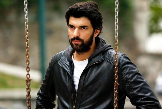 Kadir Doğulu mu daha yakışıklı yoksa  Engin Akyürek mi ?