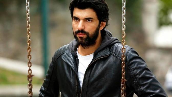 Kadir Doğulu mu daha yakışıklı yoksa Engin Akyürek mi?
