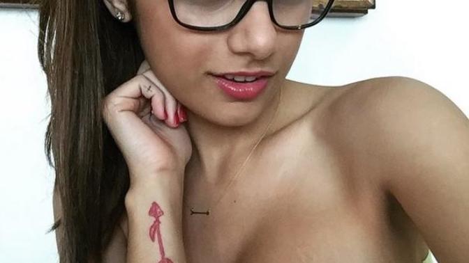 Türkiye'de Mia Khalifa tipinde kız var mı?