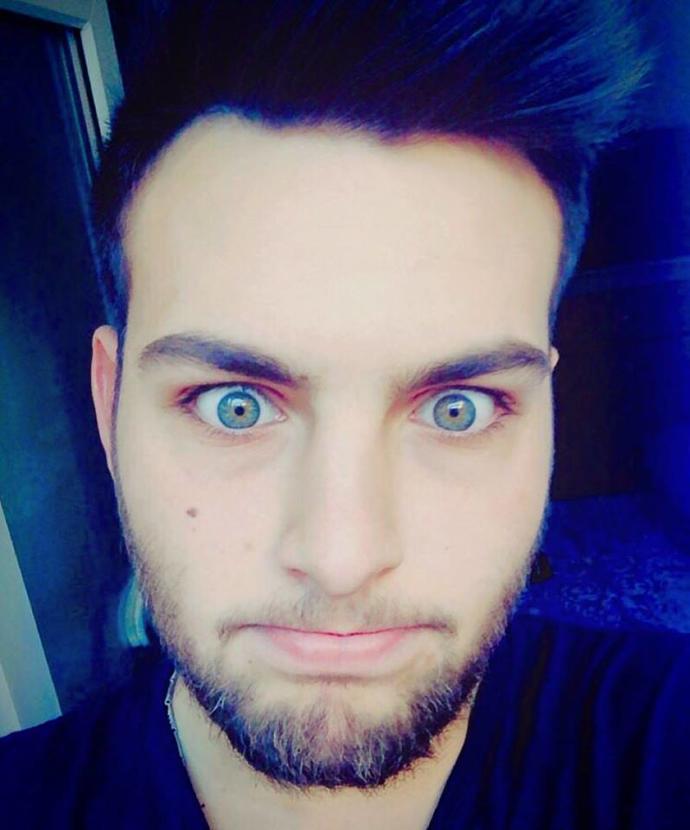Bu fotoğrafı instaya falan attığımda çok tepki geldi çok mu acayip bakmışım ?