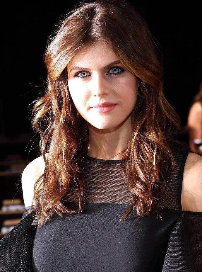 Alexandra Daddario'yu beğenir misiniz?
