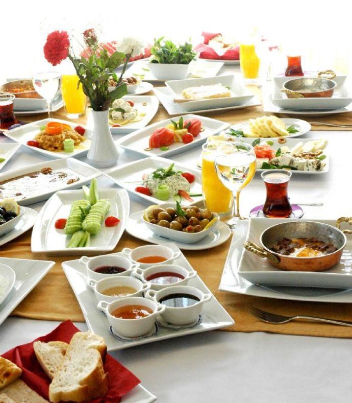 En son ne zaman sevdiğinizle harika bir kahvaltı yaptınız ?