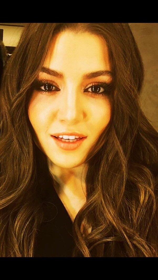 Hande erçel bütün kadınları çirkin yaptı gözümde bunu bile, siz ne düşünüyosunuz?