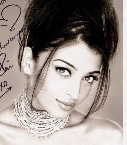 Kızlar, Aishwarya rai handeden bin kat daha güzel körmüsünüz?