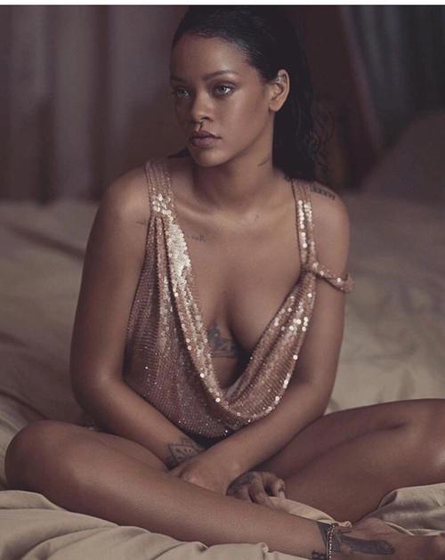 Sizce Rihanna güzel mi çekici mi?