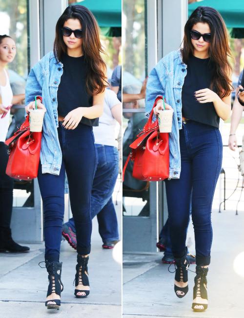 Kimin sokak stili daha güzel?(Selena Gomez vs. Taylor Swift)?