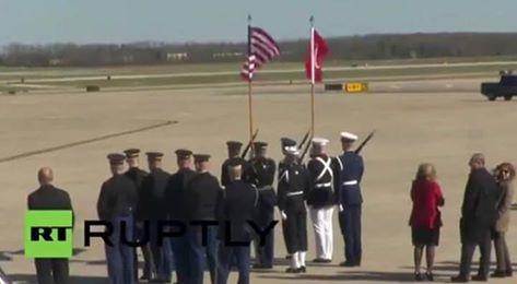 Amerikanın dünya lideri (!) Recep Tayyip Erdoğan'ı 1 onbaşı ve 10 erle karşılaması hakkında ne düşünüyorsunuz?