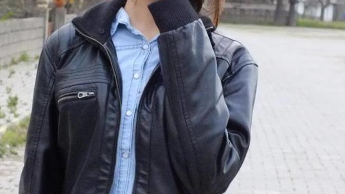 Bu kızı beğenen erkekler neden beğeniyor? Tatlı mı duruyor seksi mi çekici mi ne?