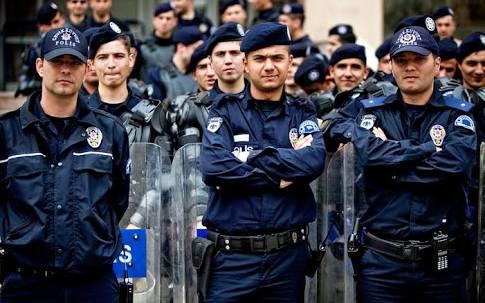 Kızlar bu sorum size ;) eskiden asker olsun, polis olsun sorun yok hemen evlenilir denirdi?