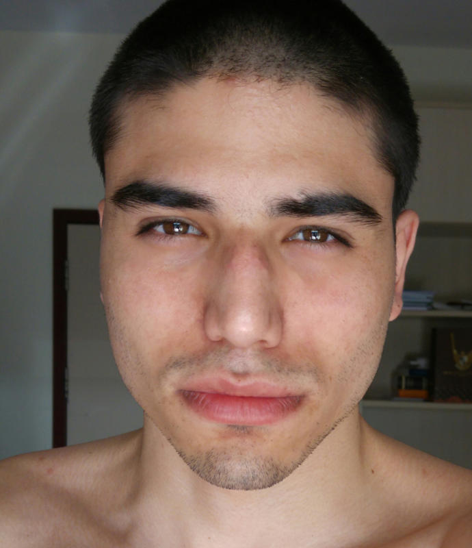 Sizce saçlı sakallı mı yoksa saçsız sakalsız mı daha iyi duruyor?