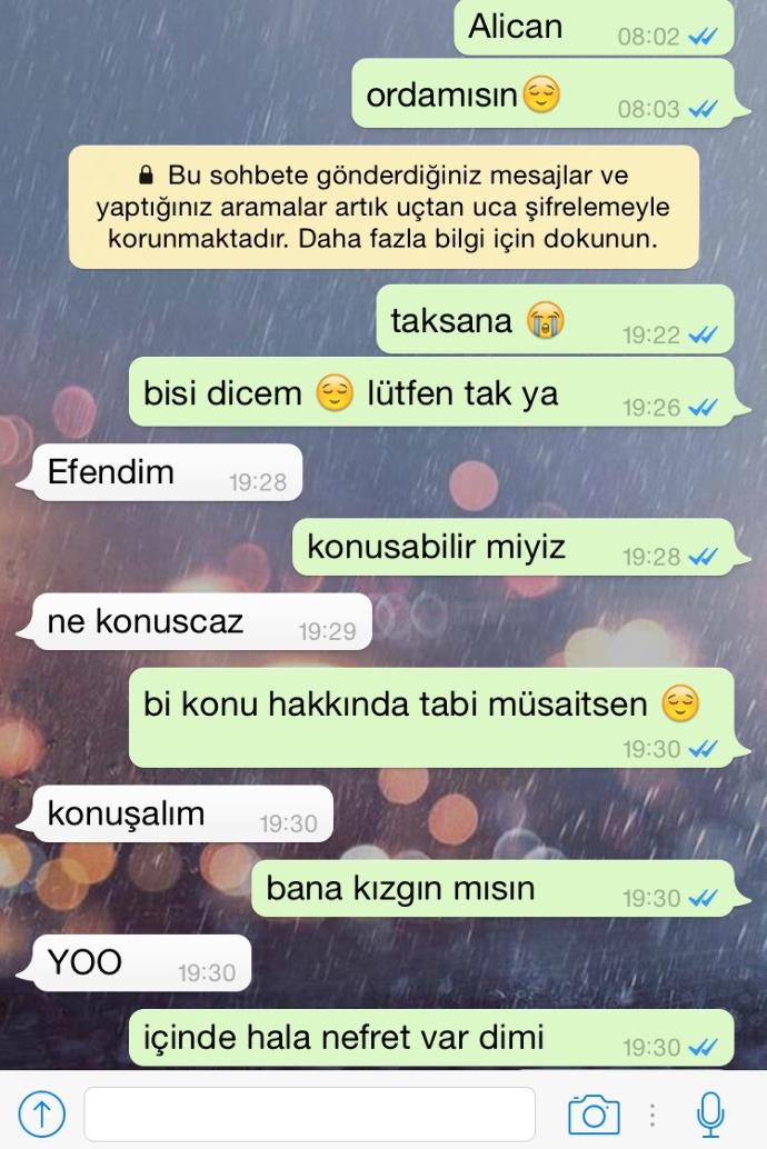 Sizce bu trip mi? büyük harflerle yazmış? dün bana bı yeni emre diyip gülmüştü? sinirlenine arkadaş olalim derdi?