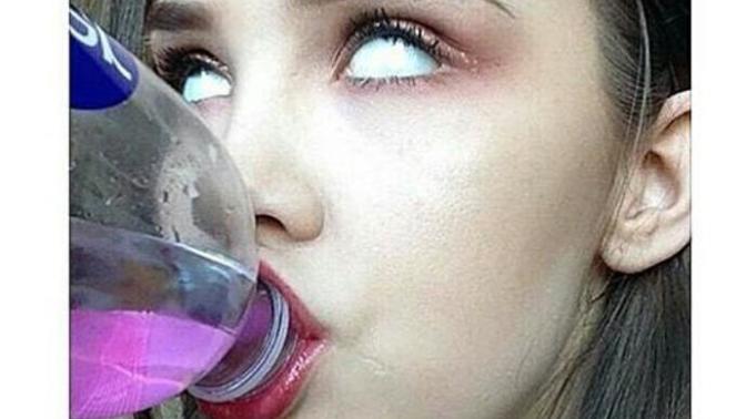 Fotoğraflarına bakarken yanlışlıkla beğendiğiniz biri oldu mu?
