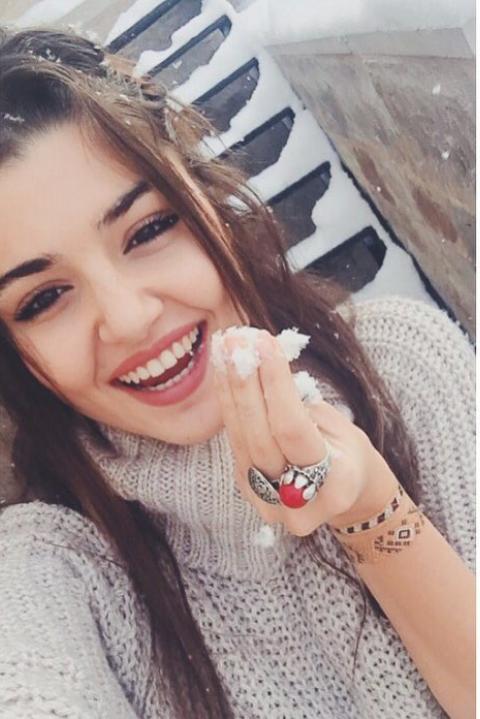 Hande erçel hangi fotoğraf düzenleme uygulamasını kullanıyordur?