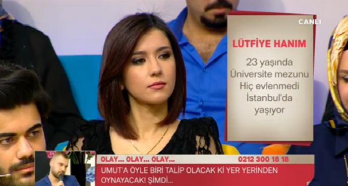 Bu dünya güzelinin Zuhal Topal'da ne işi var :/ ?