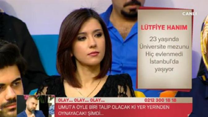 Bu dünya güzelinin Zuhal Topal'da ne işi var :/ ?