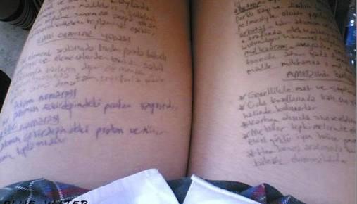Kızlar, Lisede etek giymeyi mi tercih ediyordunuz pantolon giymeyimi? Ve Fotoğraftaki gibi kopya çektiniz mi😁😁?