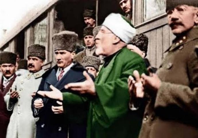 Başbuğ Atatürk dinine tam bağlı bir müslümanmıydı? Koyu bir İslamcımıydı?