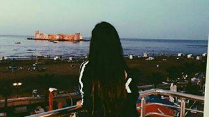 Türkiye'de kaç tane denizin içinde kale var arkadaşlar? Bir de fotoğraftaki apartmanı bulabilecek var mııı?