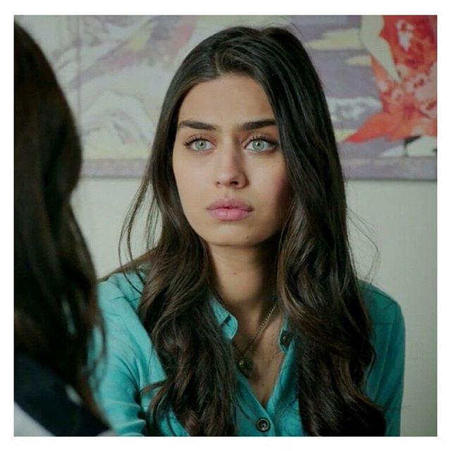Birce Akalay mı? Amine Gülşe mi? Sizce hangisi daha güzel?