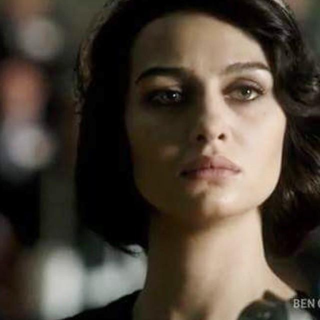 Birce Akalay mı? Amine Gülşe mi? Sizce hangisi daha güzel?