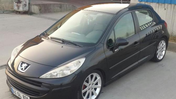 Peugeot 207 nasıl bir araba?