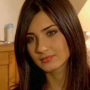 Tuba Büyüküstün  mu Daha Guzel Hande Ercel mi ?