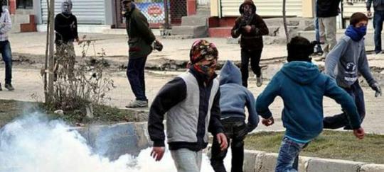 Türk askerine selam veren çocuk ile Türk askerini taşlayan çocuk kardeş olur mu?