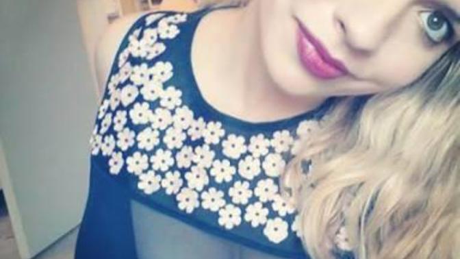Bayanların dar kot ce dekolte heyecanı? İroni yapabilirsiniz?