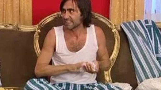 Arkadaşlar evlendikten sonra eşiniz evde don ve atlet ile dolaşsa ne tepki verirsiniz?