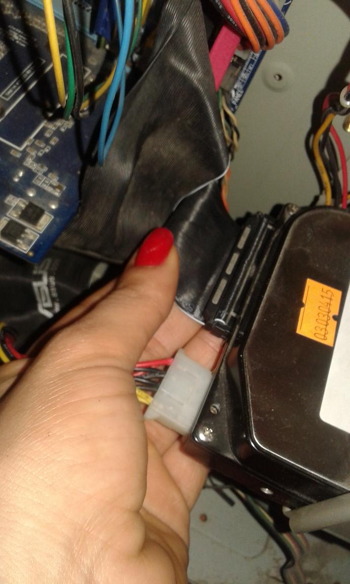 Bilgisayarimda sürekli mavi ekran çıkıyor ya da bios falan filan siyah ekranda bir yazı çıkıyor ne yapmalıyım? 