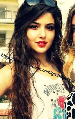 Bu Hande Erçel denen oyuncu (!) nasıl seksi bulunuyor?